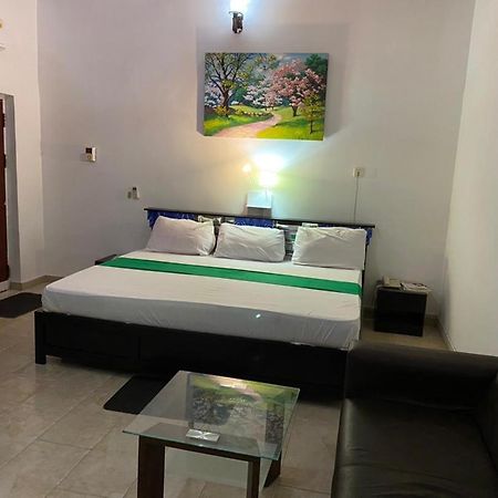 Hgl Guest House East Legon Bagian luar foto