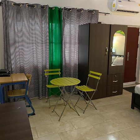 Hgl Guest House East Legon Bagian luar foto