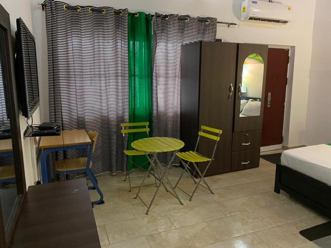 Hgl Guest House East Legon Bagian luar foto