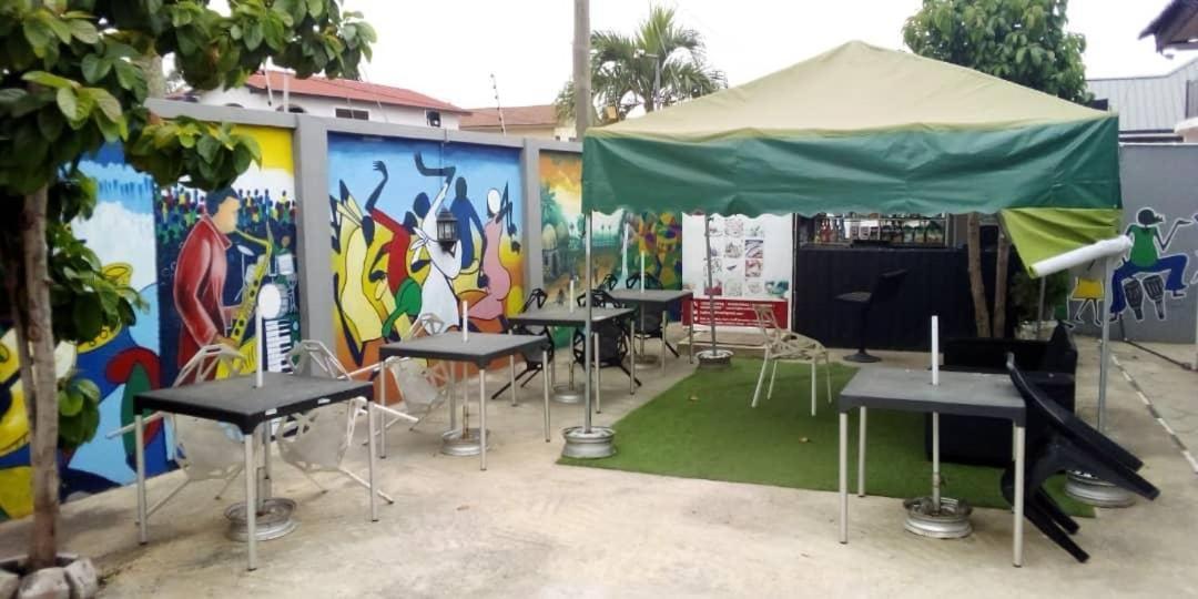Hgl Guest House East Legon Bagian luar foto