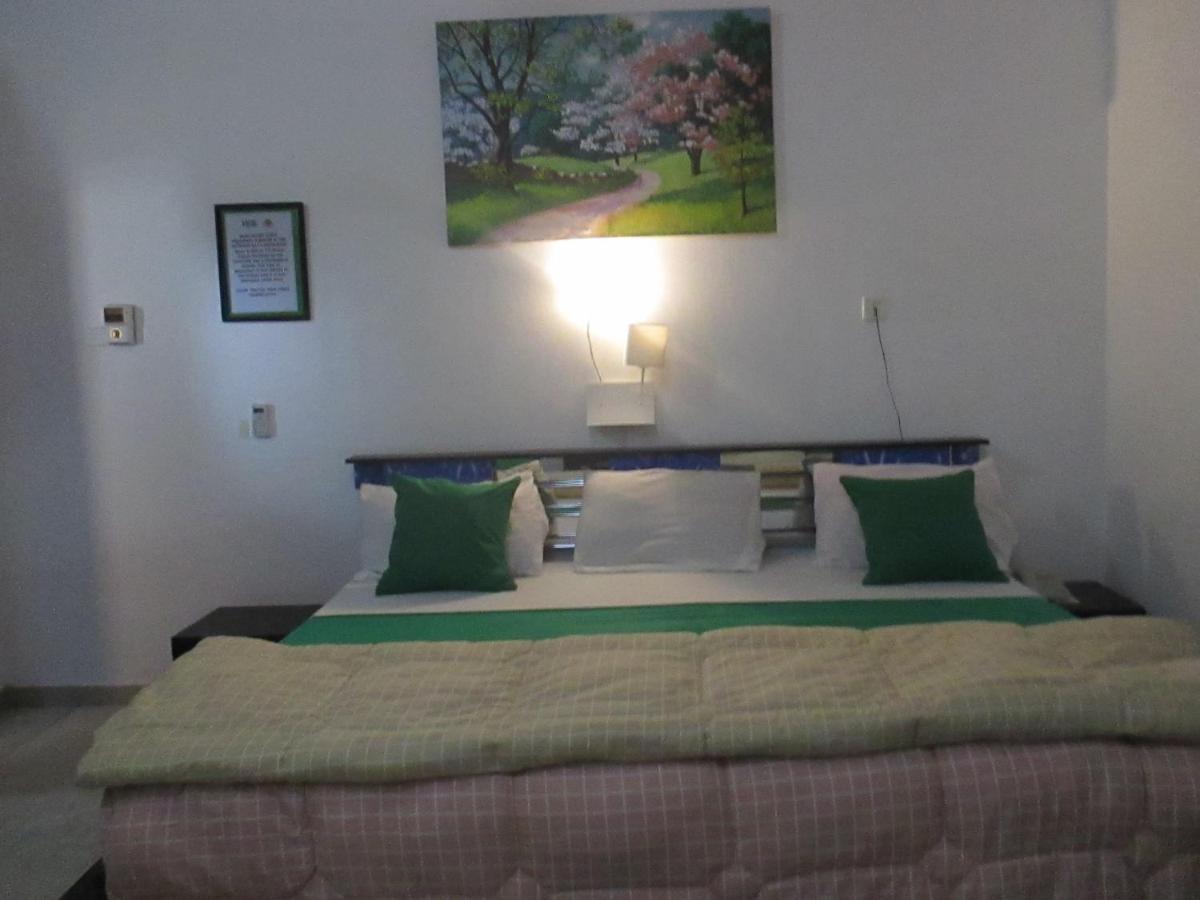 Hgl Guest House East Legon Bagian luar foto