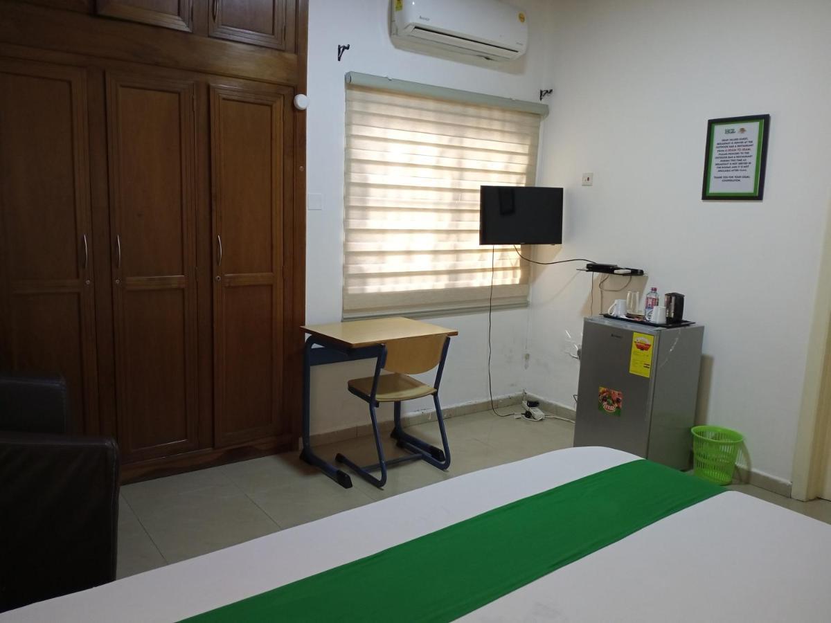Hgl Guest House East Legon Bagian luar foto