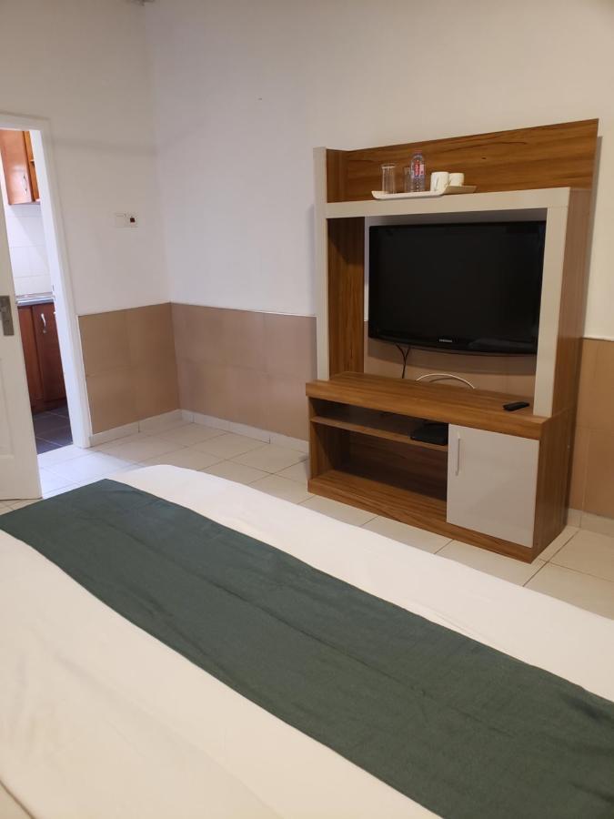 Hgl Guest House East Legon Bagian luar foto