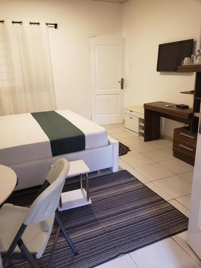 Hgl Guest House East Legon Bagian luar foto