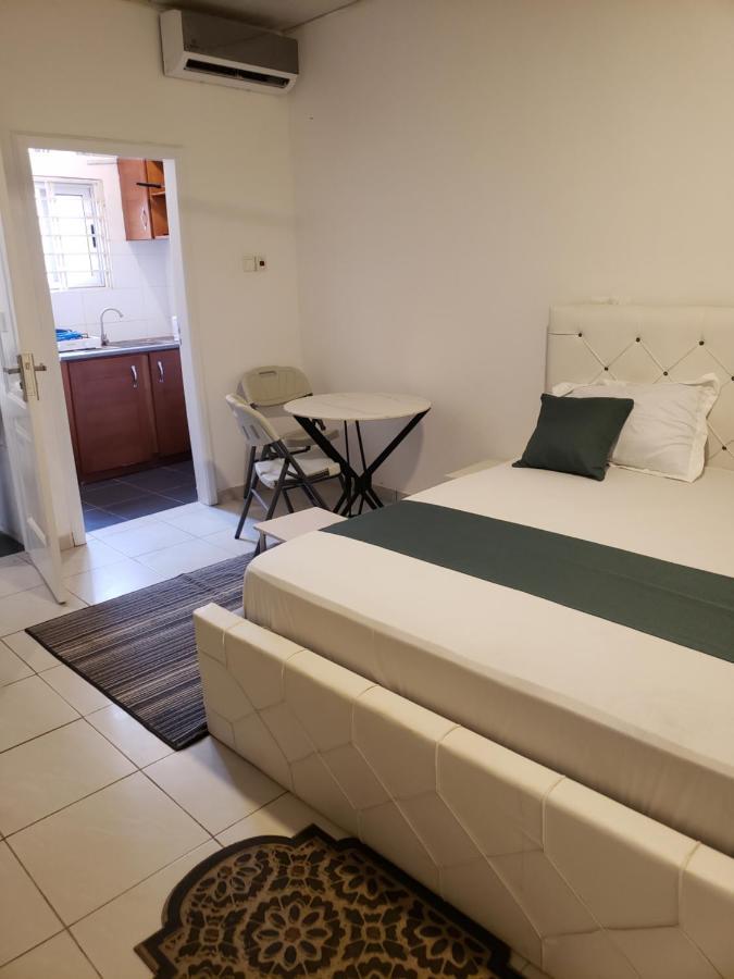 Hgl Guest House East Legon Bagian luar foto