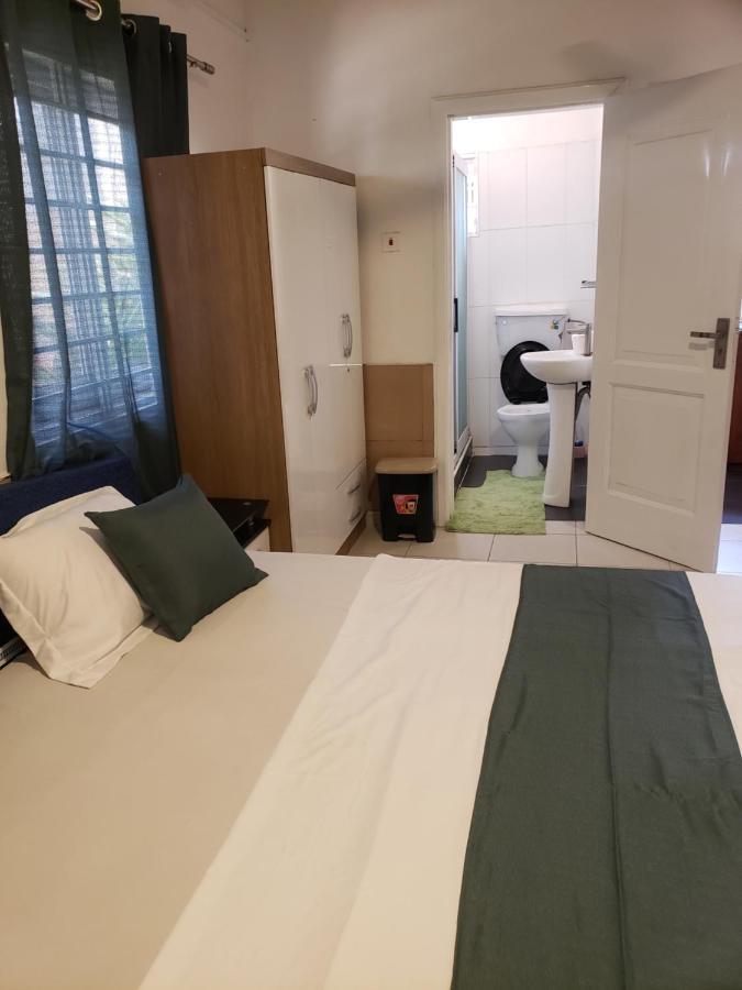 Hgl Guest House East Legon Bagian luar foto